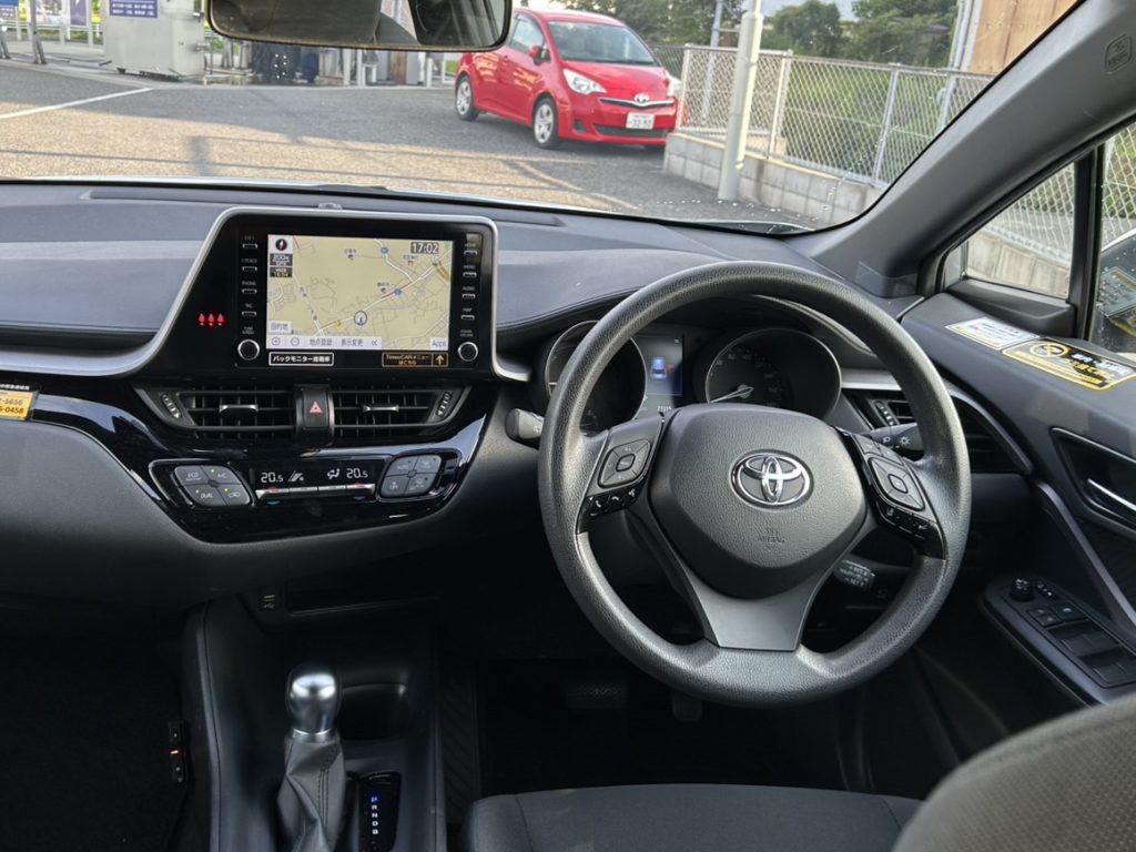 CH-Rの運転席周辺