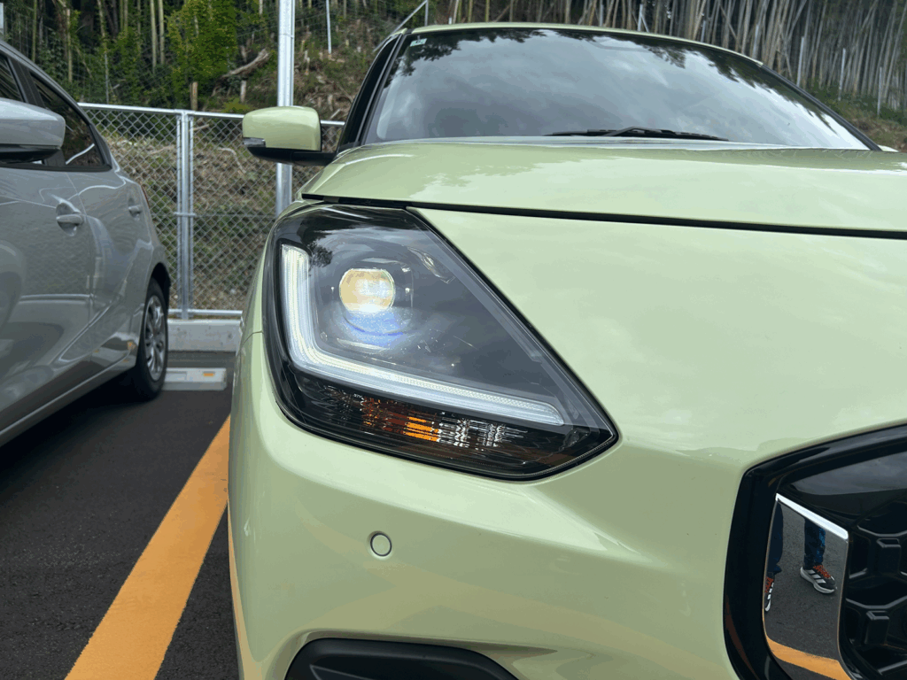 スイフトのヘッドランプ