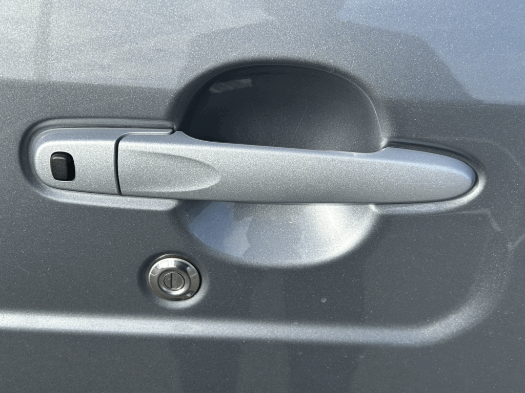 ウェイクの運転席ドアノブ付近