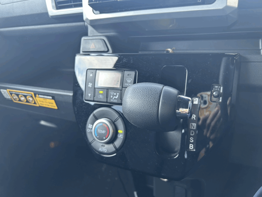 ウェイクのエアコン操作パネル・シフトレバー