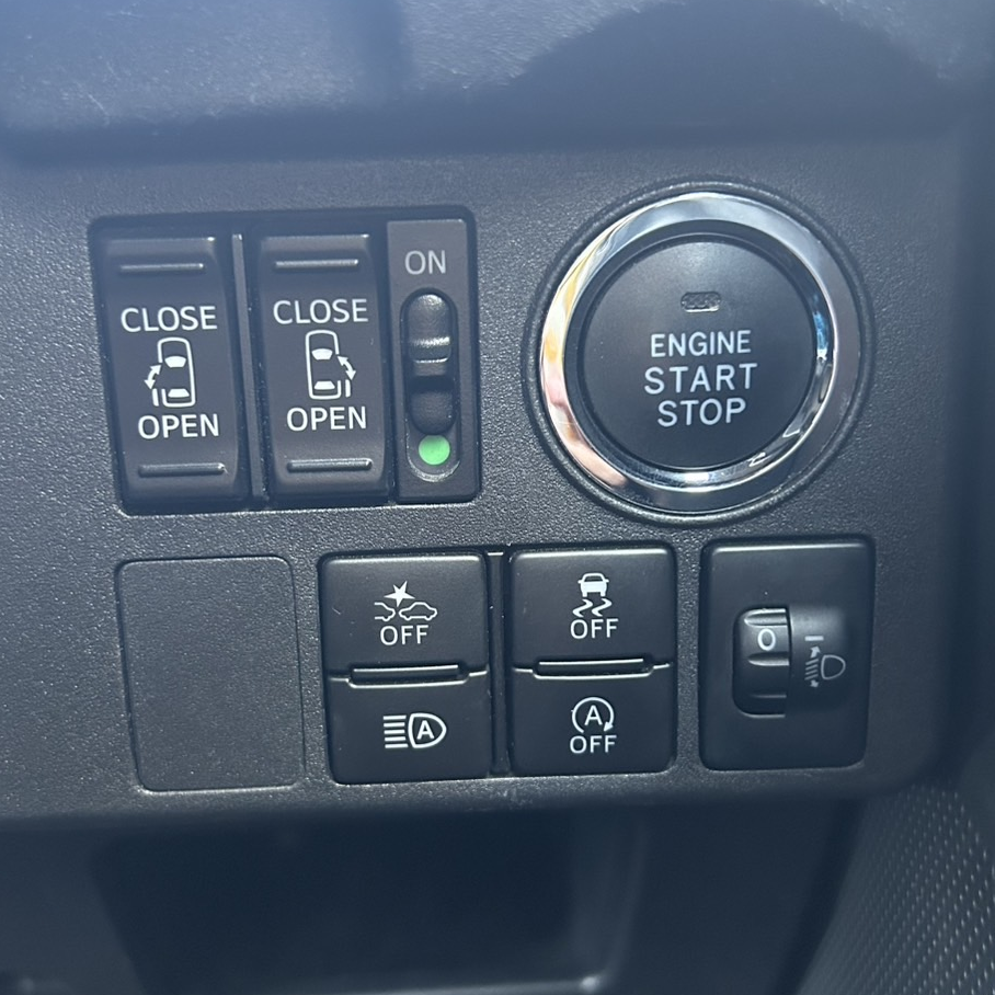 ウェイクのステアリング右下