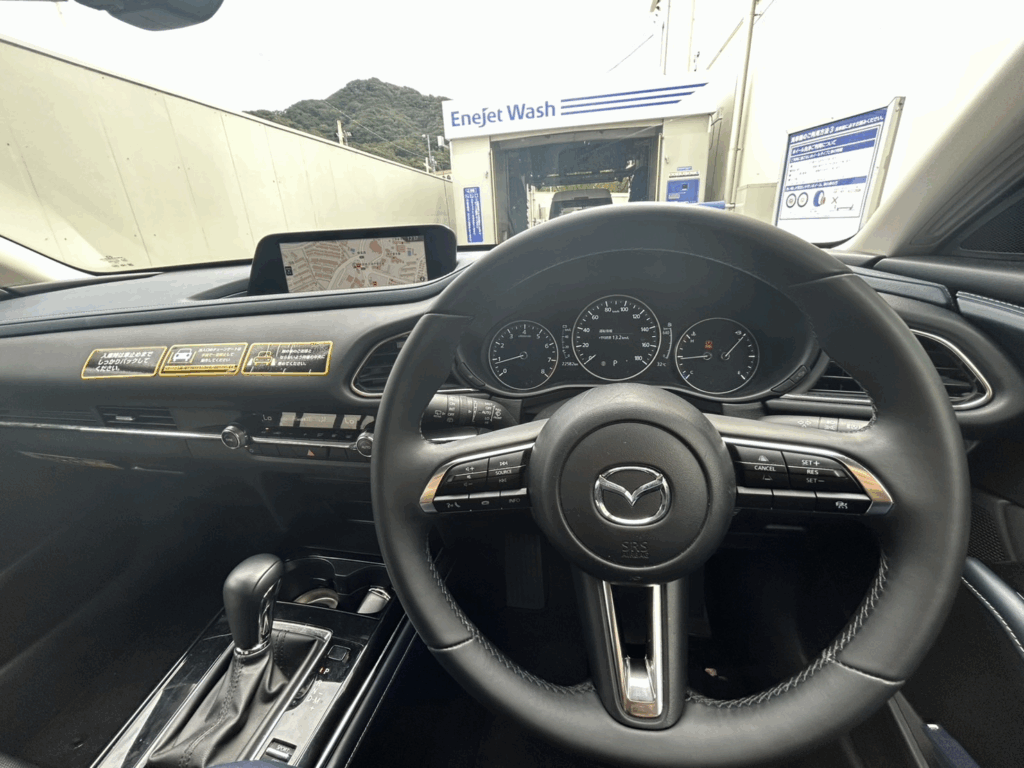 CX-30の運転席