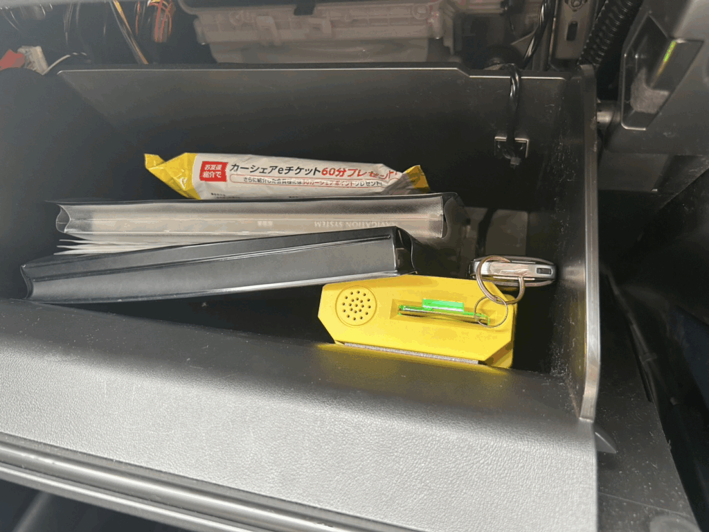 CX-30のグローブボックス