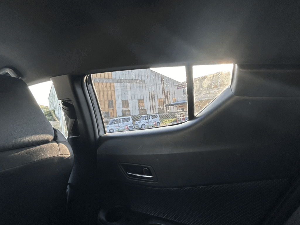 CH-Rの後席の視界