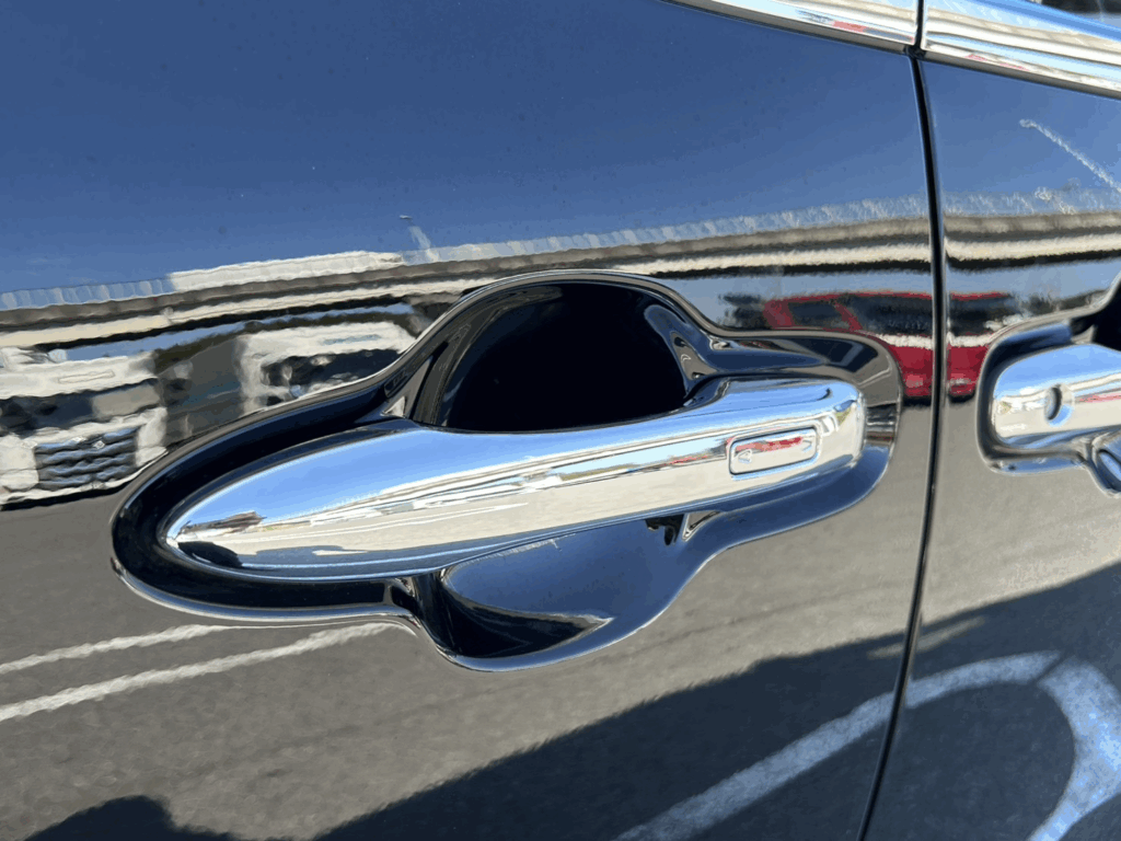 アルファードの後席ドアノブ