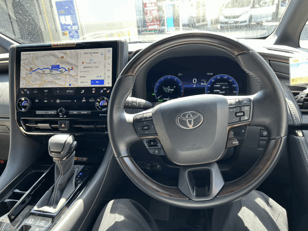 アルファードの運転席周辺