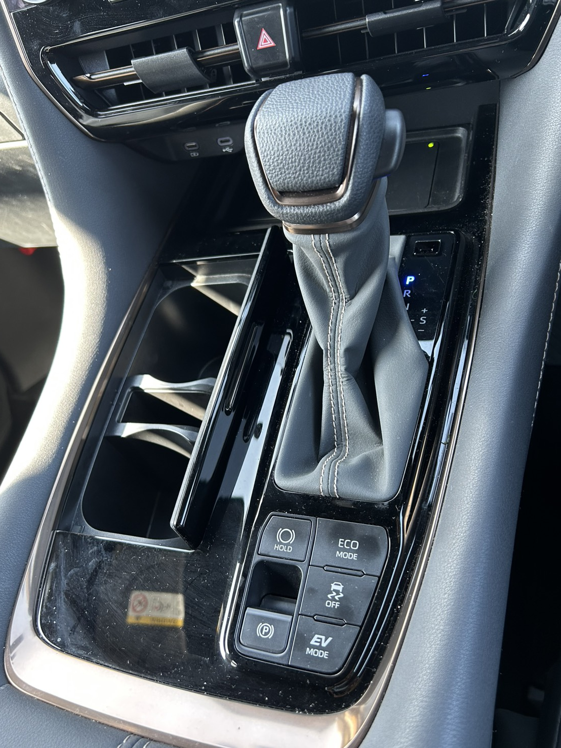 アルファードのシフトレバー周辺