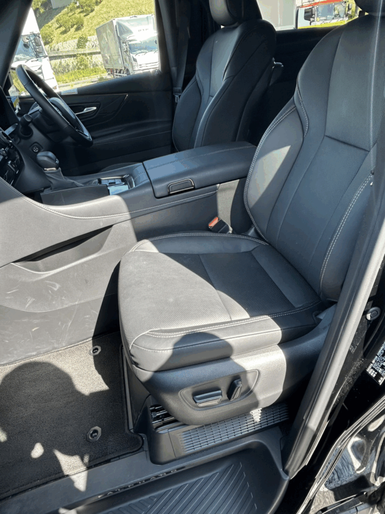 アルファードの助手席