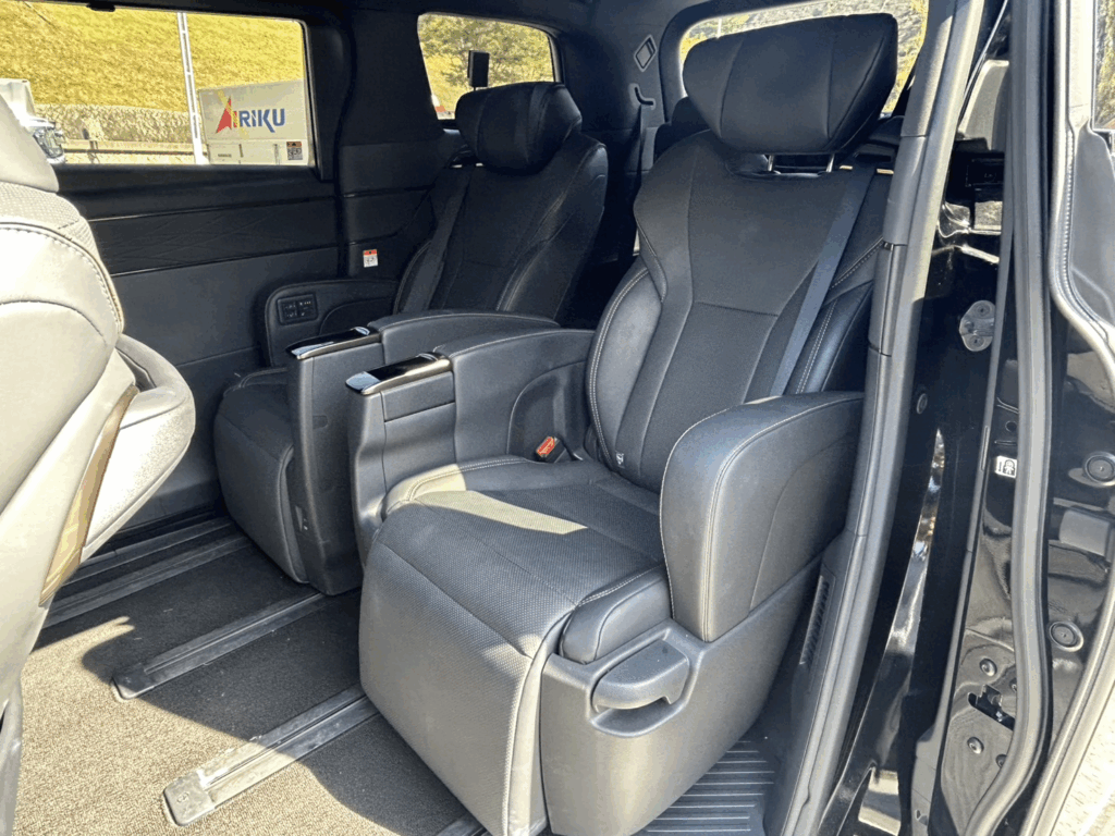 アルファードの2列目