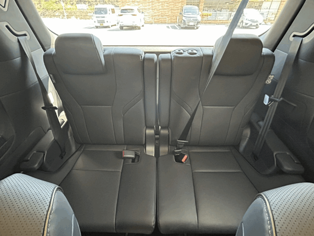 アルファードの3列目の様子