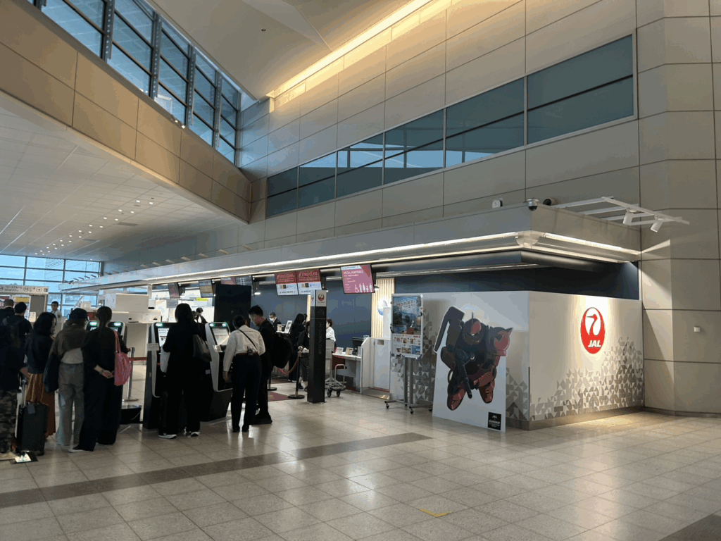 広島空港JALカウンターの様子